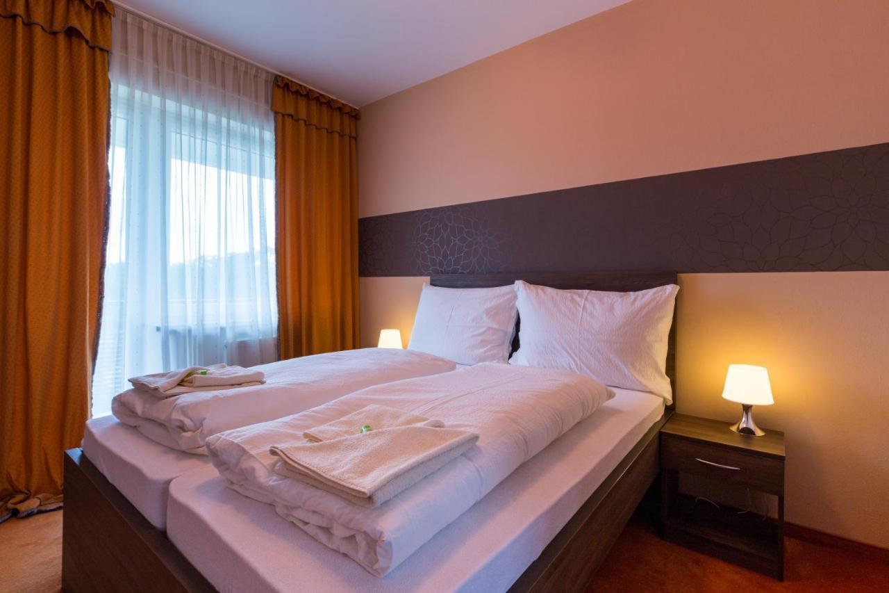 Bed & Breakfast Hotel Perla Nove Mesto nad Vahom Exterior photo